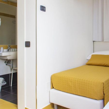 Hotel Villa Chiara Terracine Extérieur photo