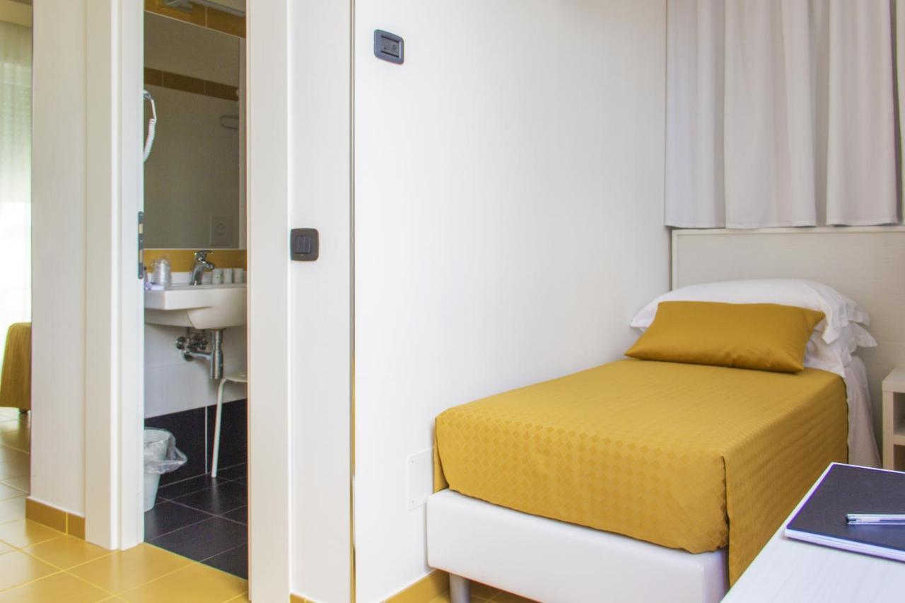 Hotel Villa Chiara Terracine Extérieur photo
