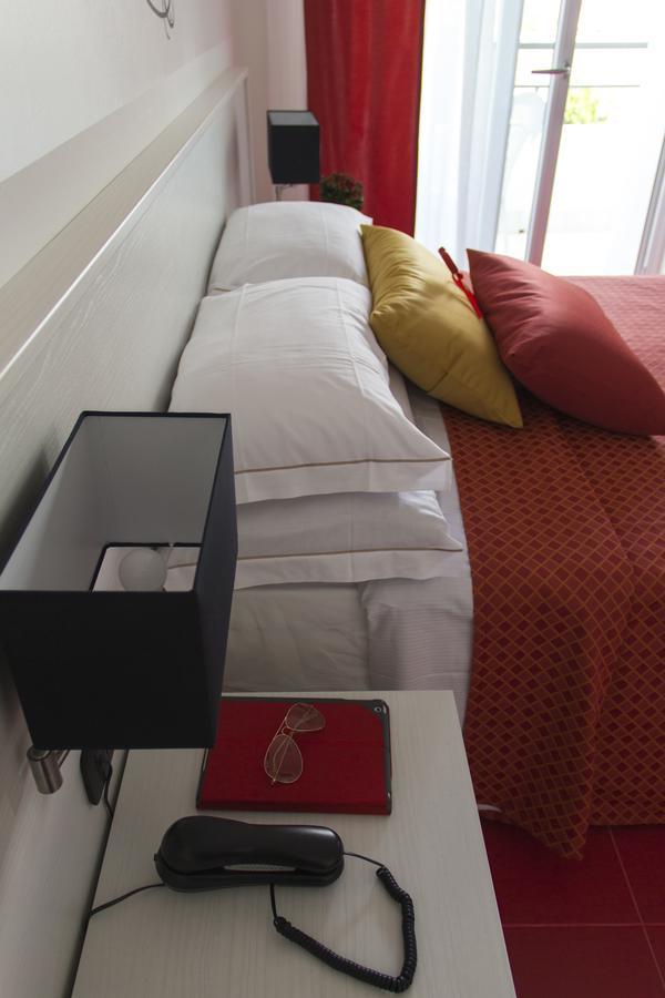 Hotel Villa Chiara Terracine Extérieur photo