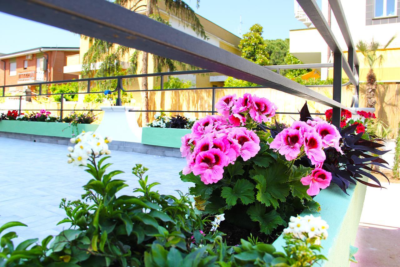 Hotel Villa Chiara Terracine Extérieur photo